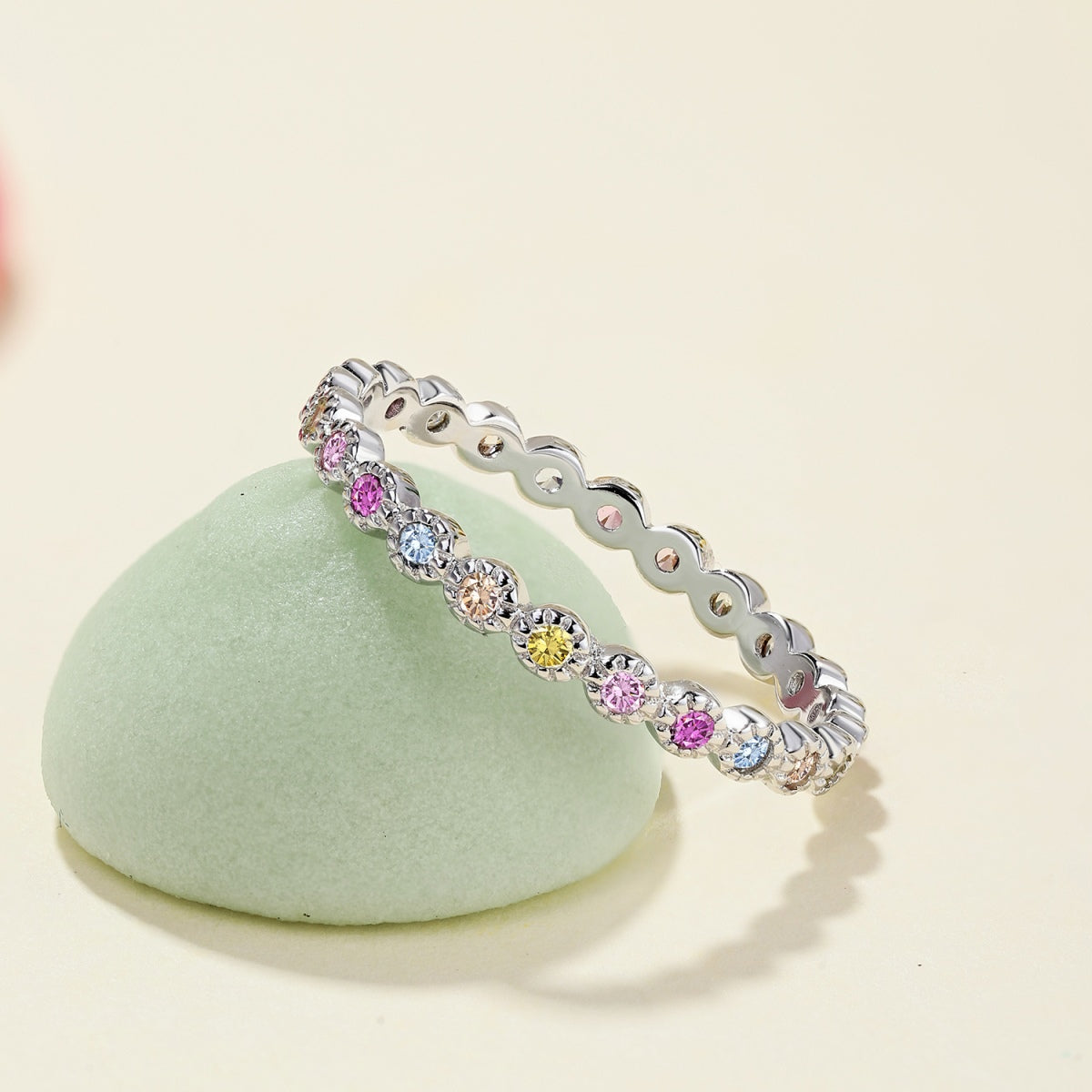 [Elitejewels]Radiant Sparkling Round Cut Daily Ring