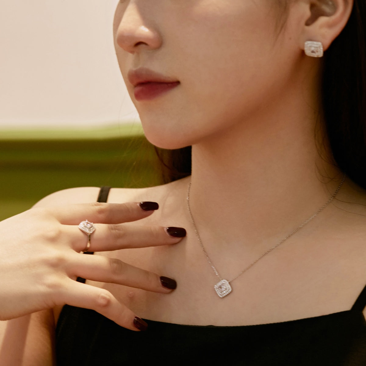 [Elitejewels]Sparkling Asscher Cut Necklace