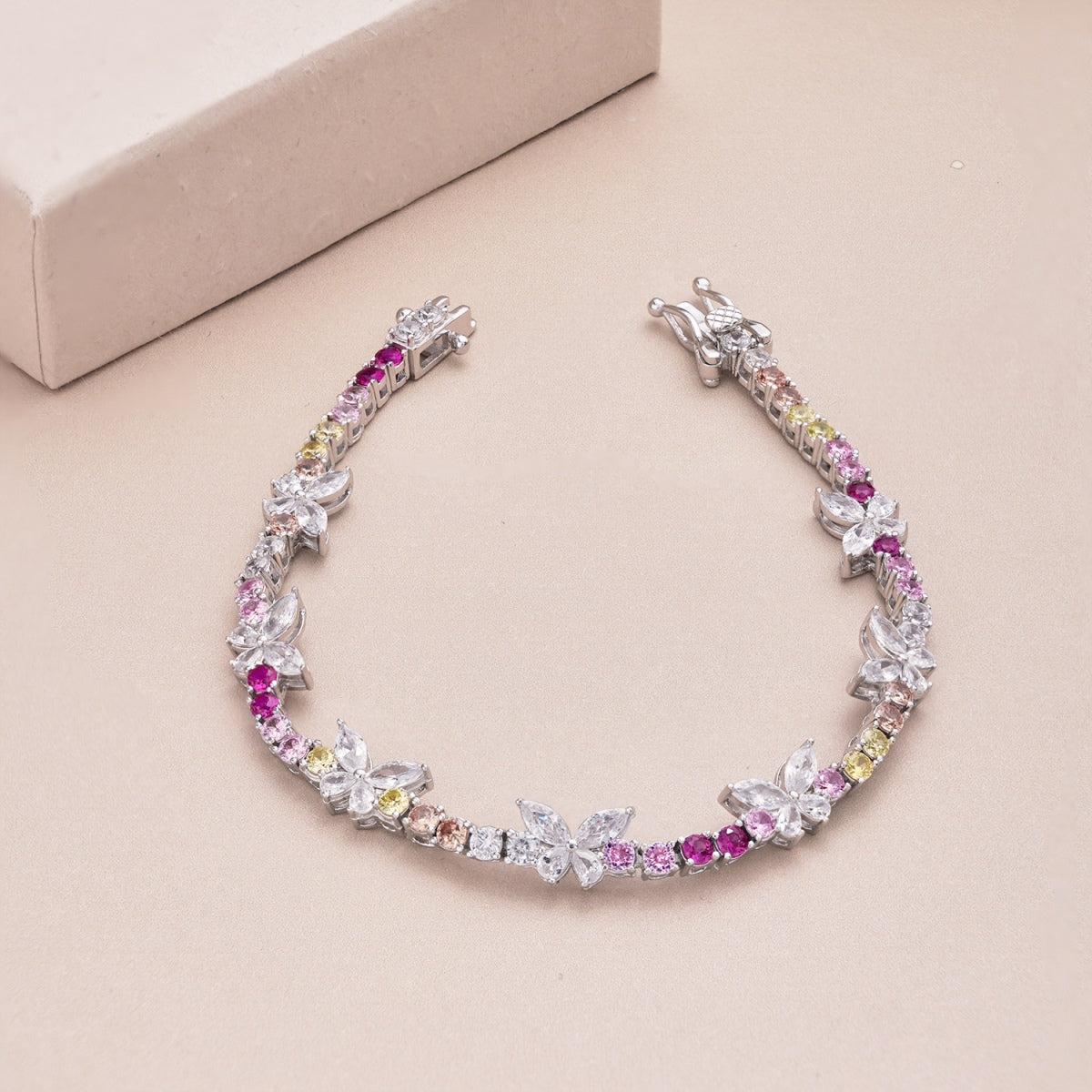 [Everoly JW] Verziertes buntes Schmetterlings-Armband im Rundschliff
