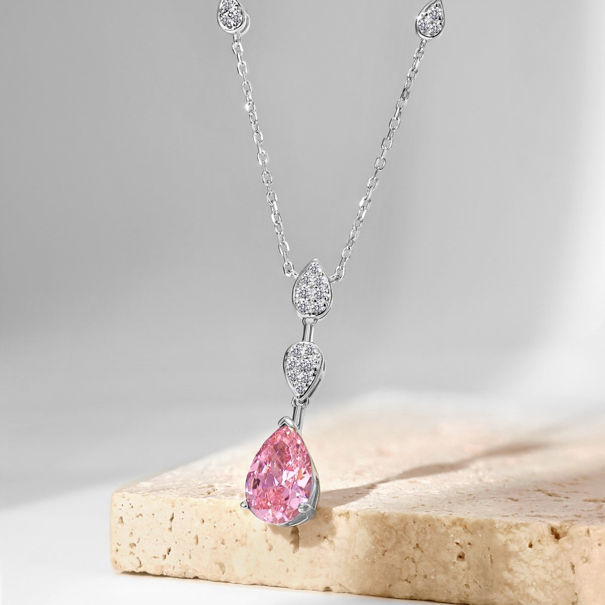 [Elitejewels]Dazzling Pear Cut Necklace