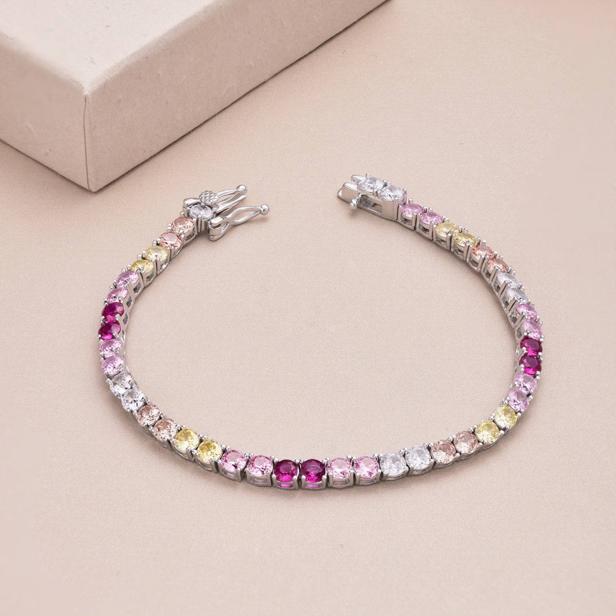 [Everoly JW] Strahlend buntes Tennisarmband mit Rundschliff