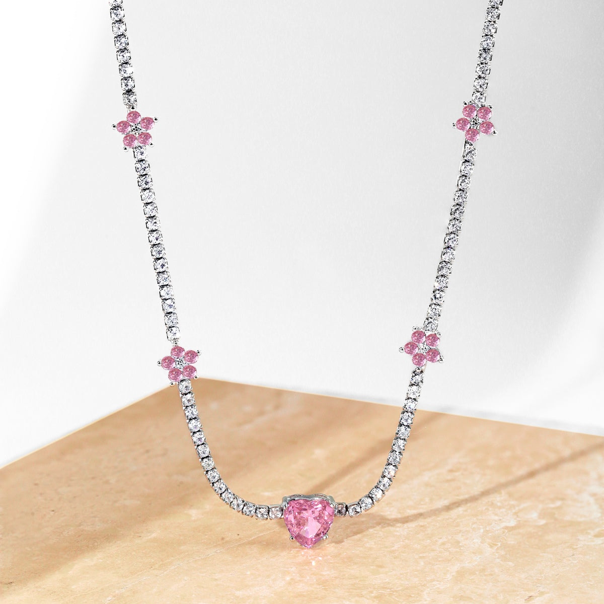 [Everoly JW]Schillernde rosa Herzblumen-Halskette