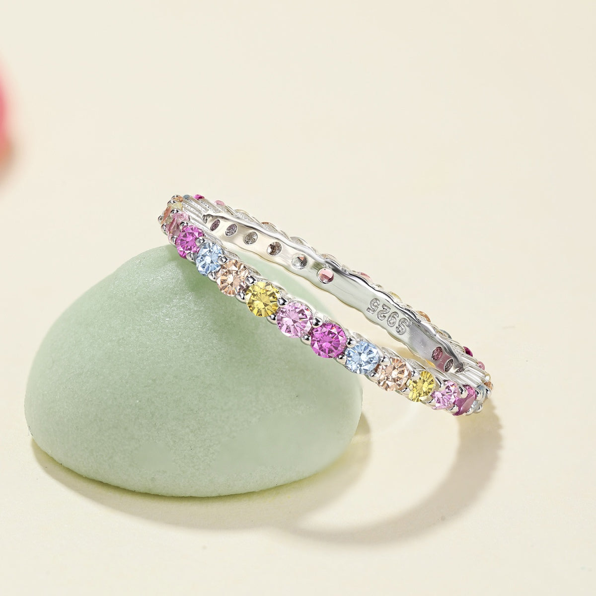 [Everoly JW]Eleganter, lebendiger Alltagsring mit rundem Schliff