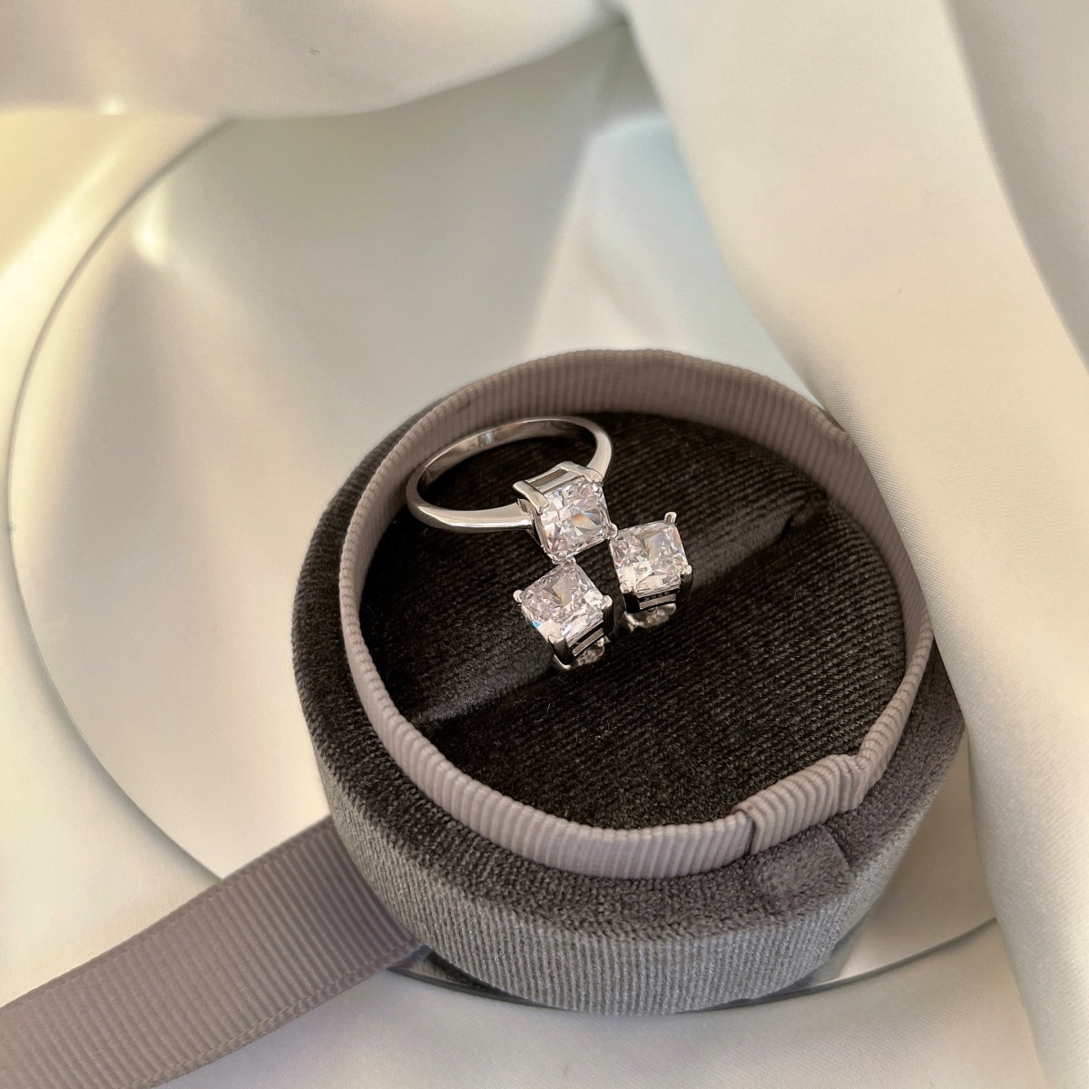 [Everoly JW] 1,0 Karat strahlende Prinzess-Schliff-Hochzeitsohrringe
