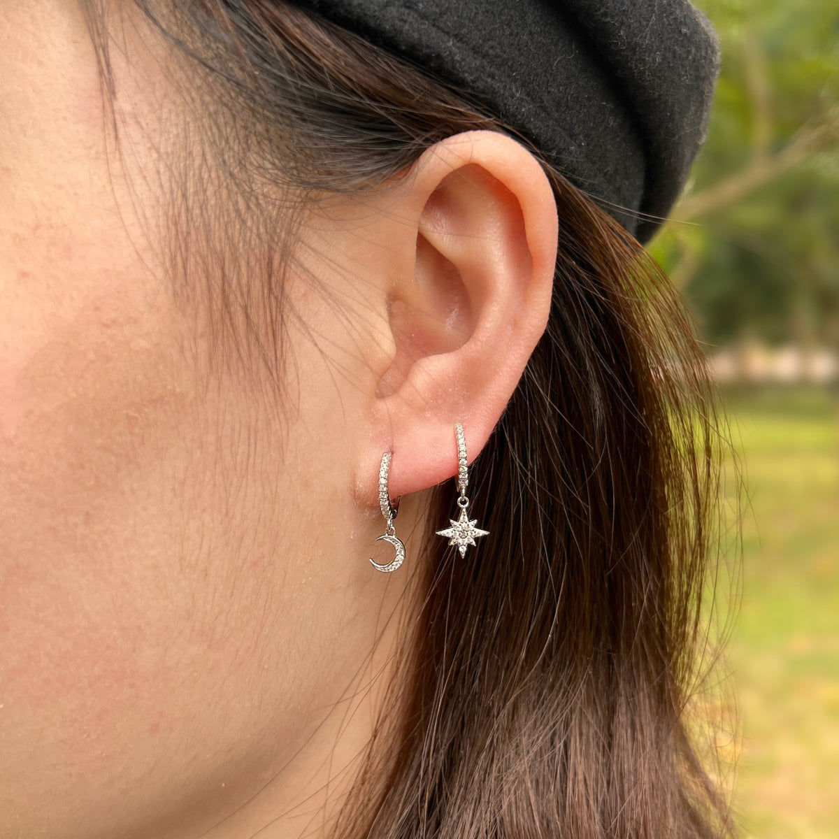 [Elitejewels]Star and Moon Asymmetric Earrings