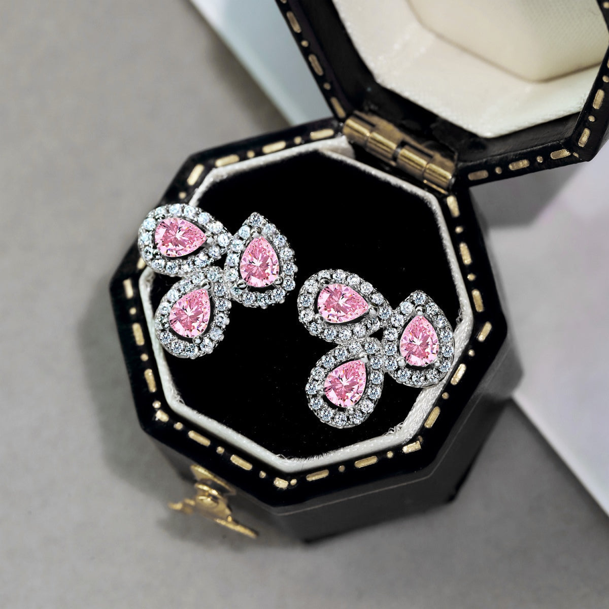 [Everoly JW] Verzierte Ohrringe in Blumenform mit Birnenschliff