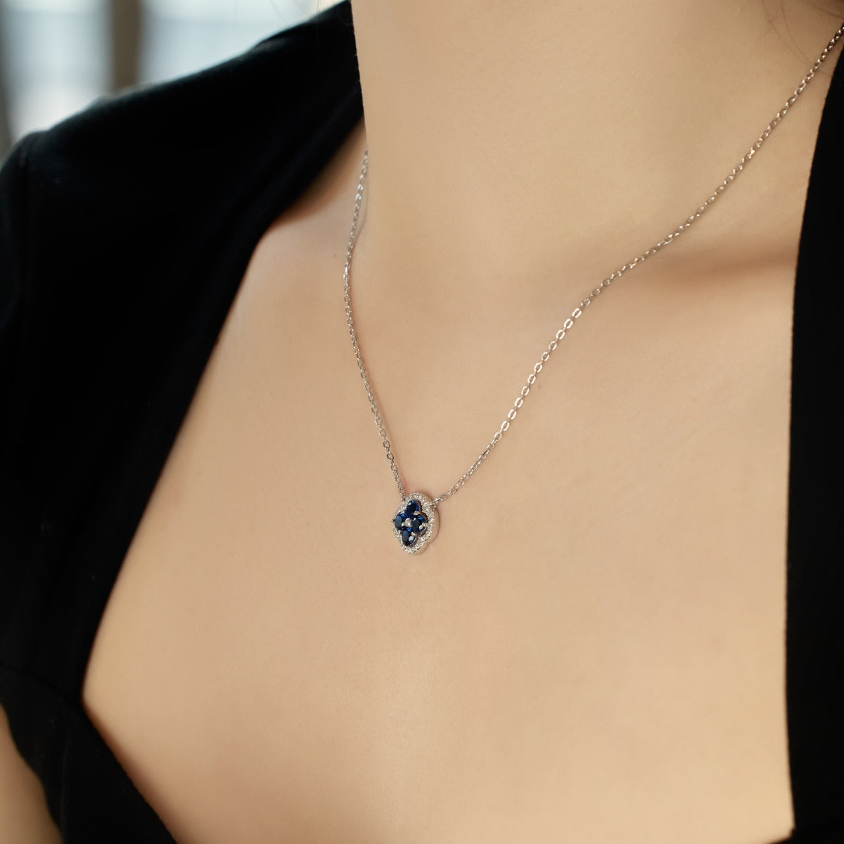 [Everoly JW]Exquisite Necklace With Four-Leaf Clover Flower Design