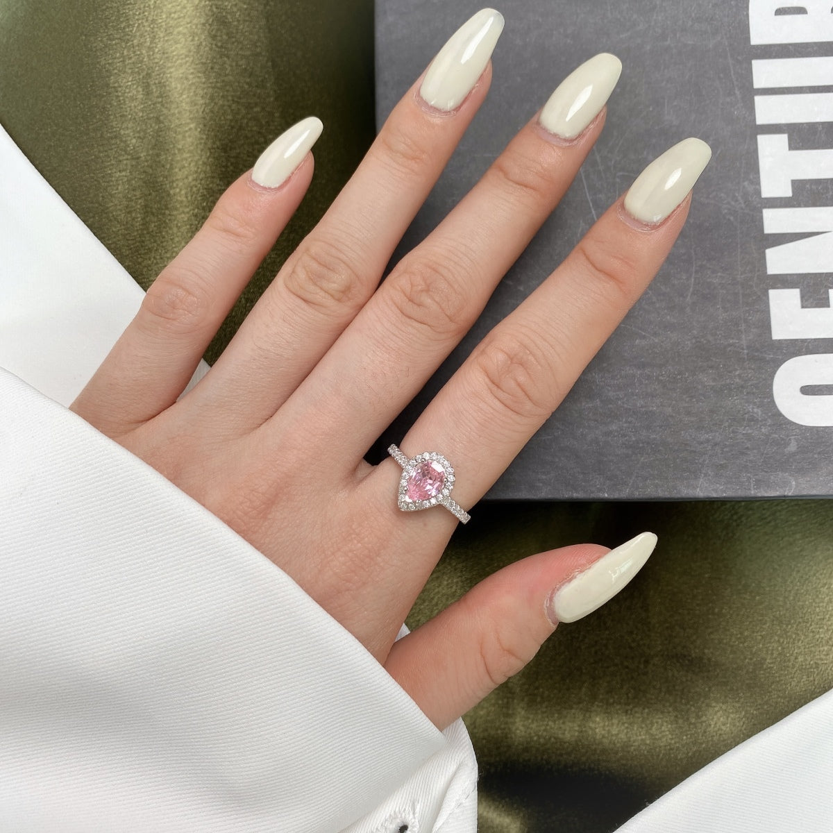 [Everoly JW]1.0 Carat Luxurious Resplendent Water Drop Shape Wedding Ring