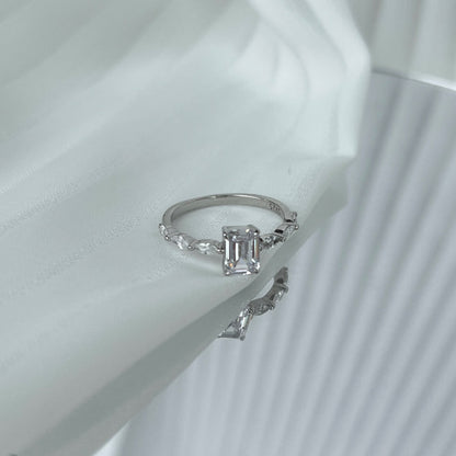 [Elitejewels]1.0 Carat Dainty Resplendent Radiant Cut Daily Ring