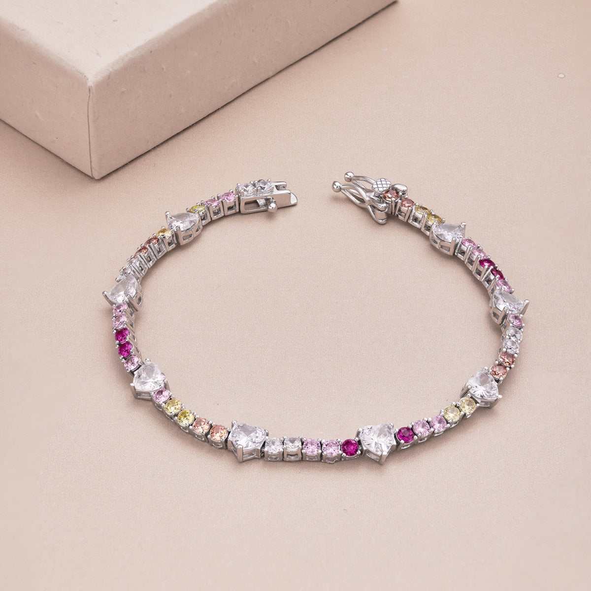 [Everoly JW] Romantisches Armband in Herzform mit rundem Schliff