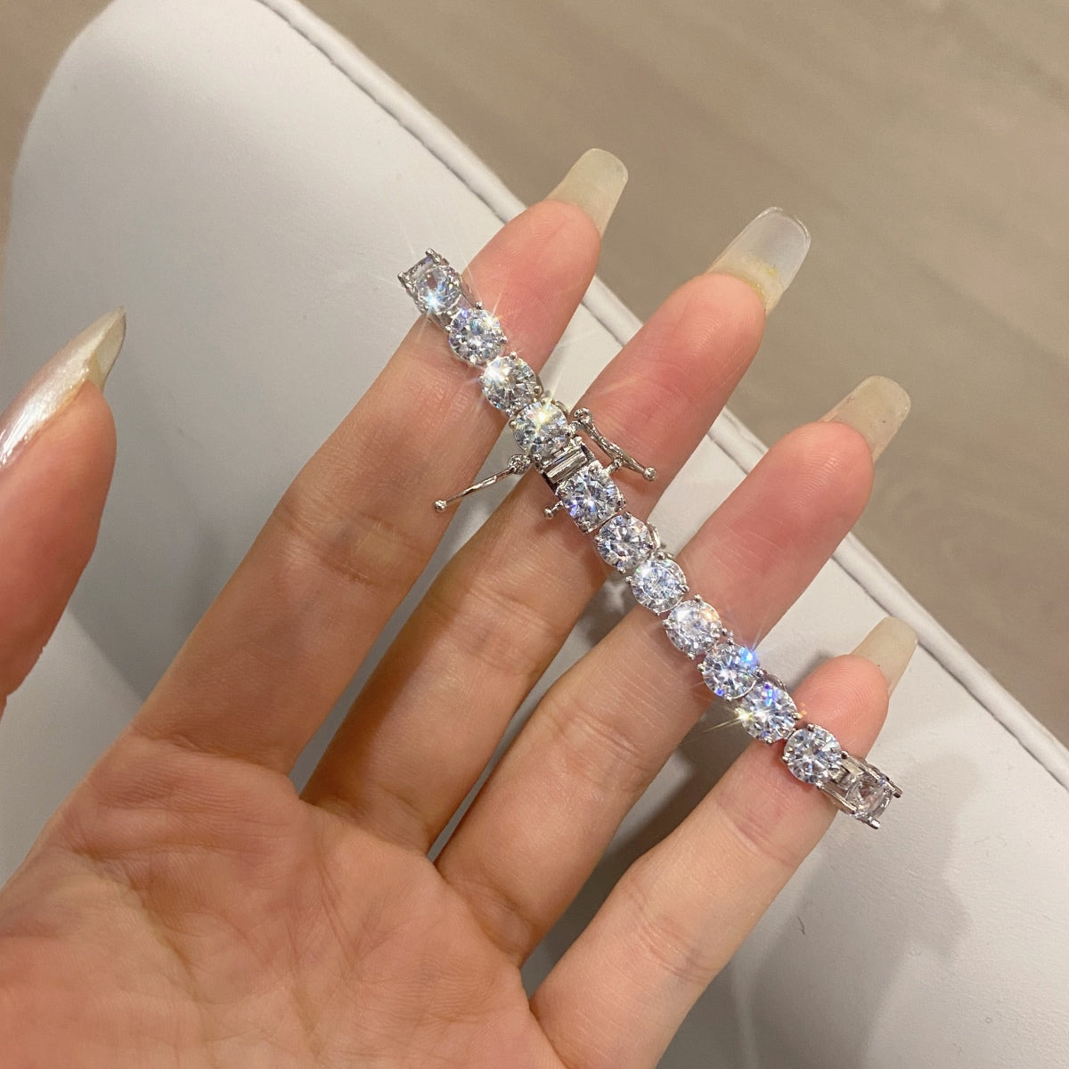 [Everoly JW]華やかな輝きのラウンドカットウェディングブレスレット