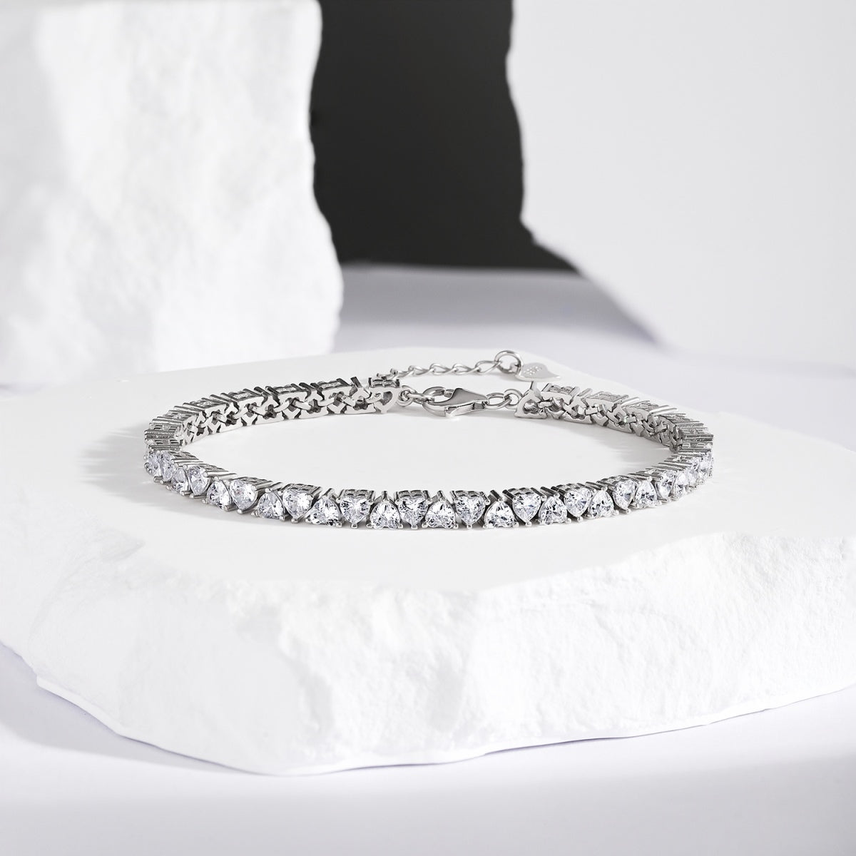 [Everoly JW]Schillerndes romantisches Armband in Herzform für Liebhaber