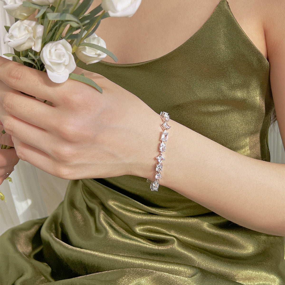 [Everoly JW]Einzigartiges, exquisites Multi-Cut-Armband für den Alltag