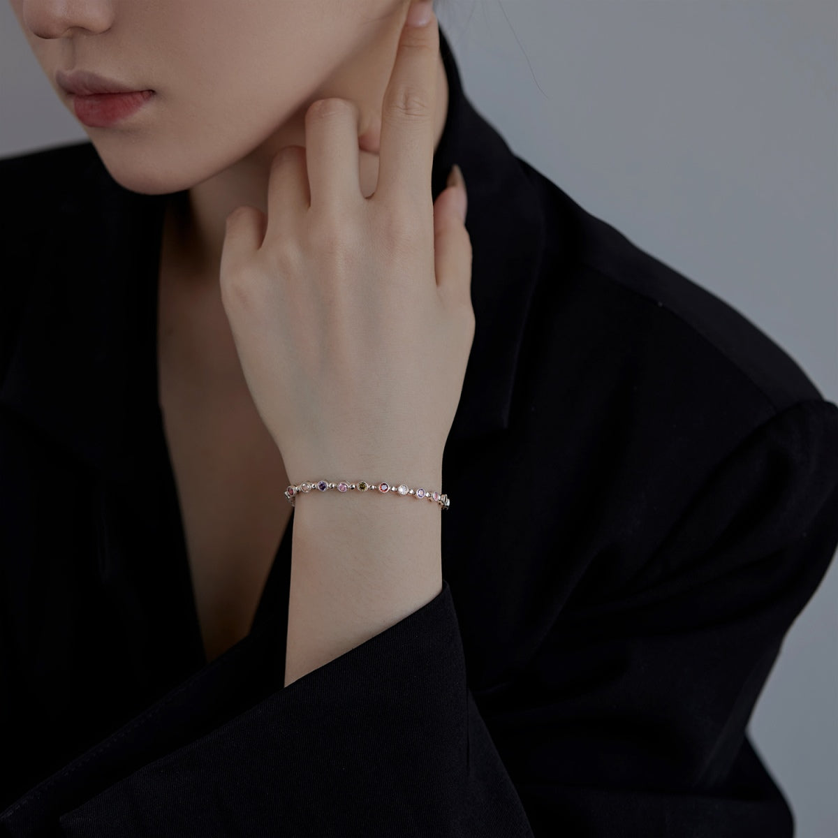 [Everoly JW]きらめく絶妙なラウンドカットパーティーブレスレット