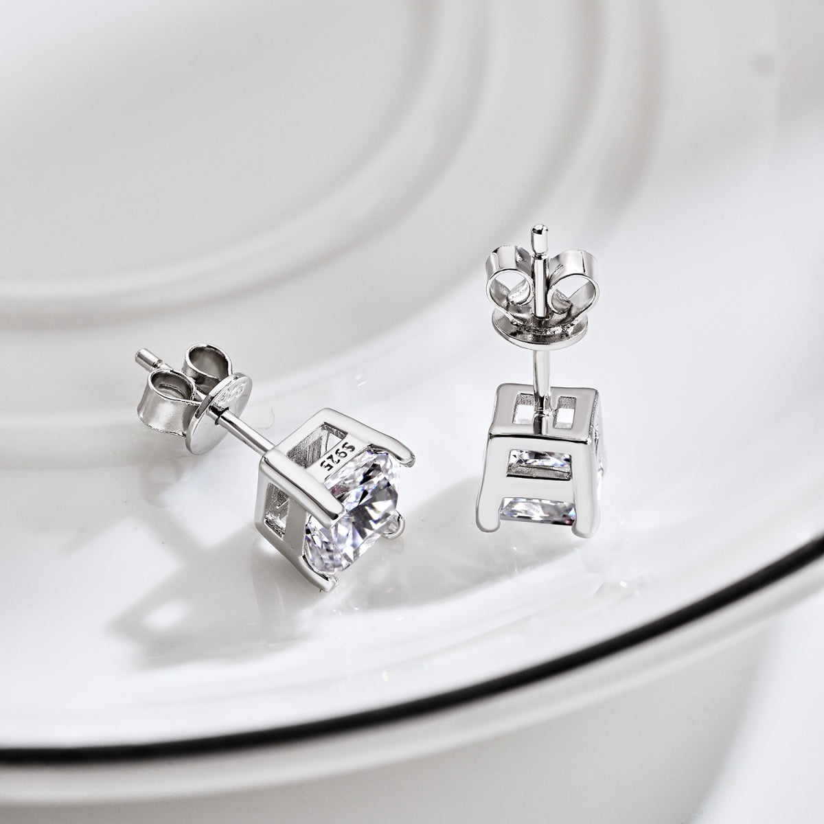[Everoly JW] 1,0 Karat strahlende Prinzess-Schliff-Hochzeitsohrringe
