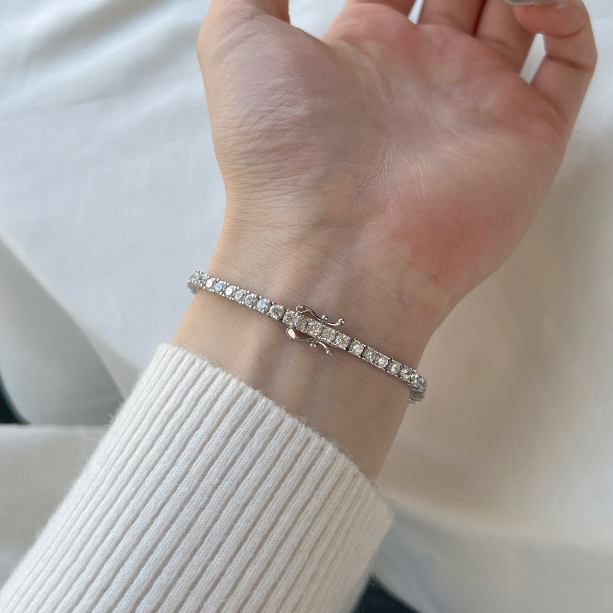 [Everoly JW]上品でチャーミングなラウンドカットのテニスブレスレット