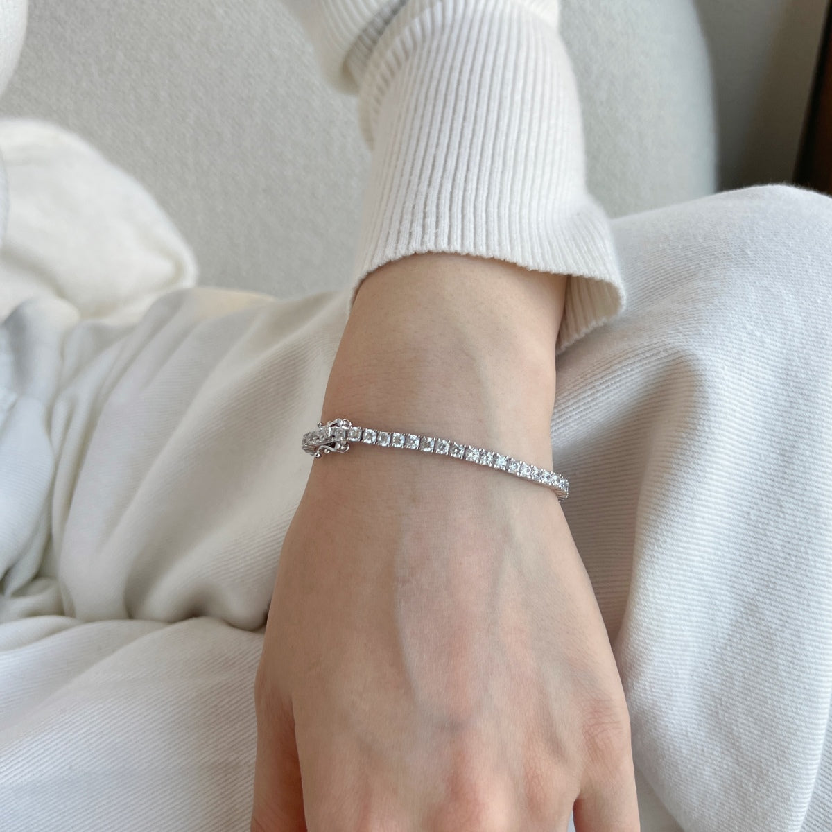 [Everoly JW]上品でチャーミングなラウンドカットのテニスブレスレット
