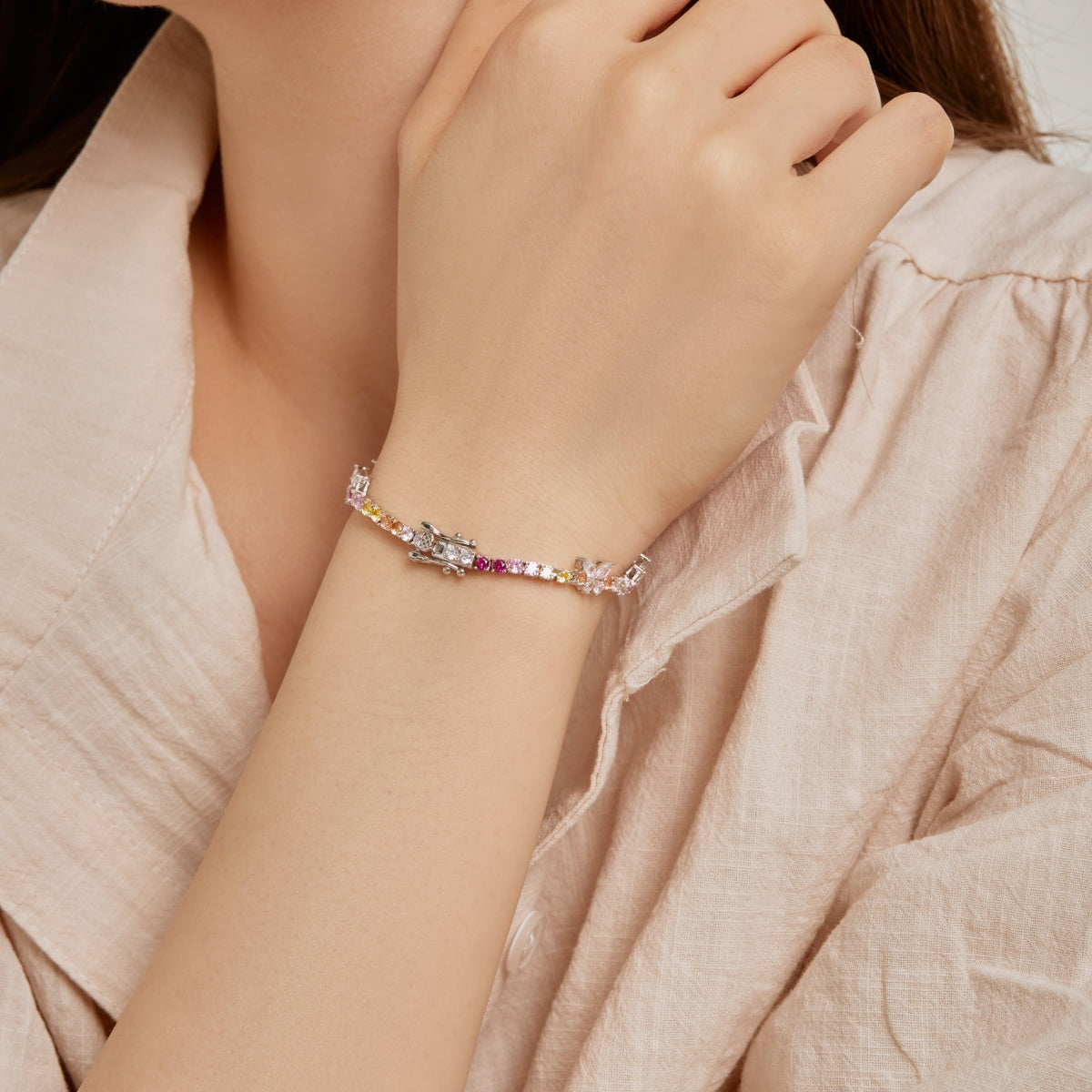 [Everoly JW] Verziertes buntes Schmetterlings-Armband im Rundschliff
