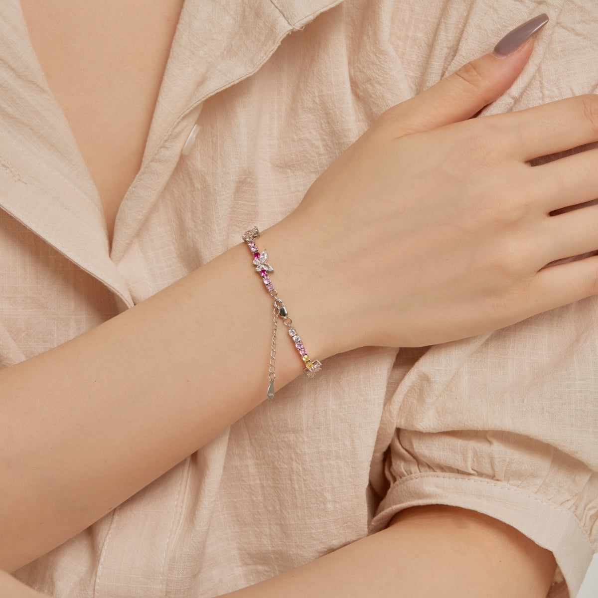 [Everoly JW] Verziertes buntes Schmetterlings-Armband im Rundschliff