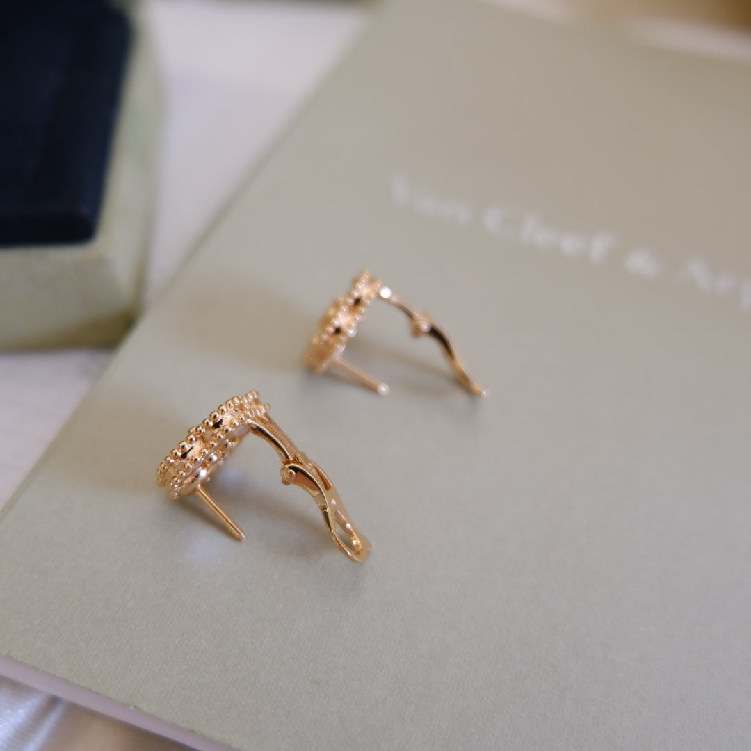 [Elitejewels]LUCKY PINK GOLD WHITE MOP EARRINGS