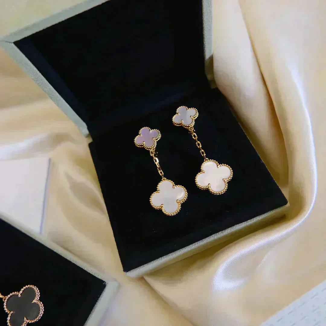 [Elitejewels]CLOVER 2 MOTIF WHITE MOP EARRINGS