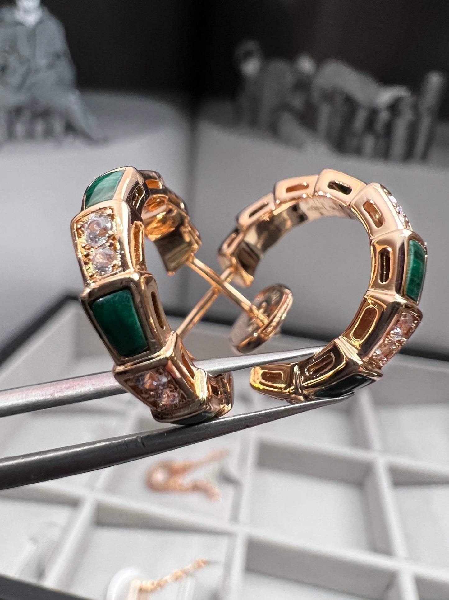 [Elitejewels]SERPENTI MALACHITE PINK GOLD EARRINGS