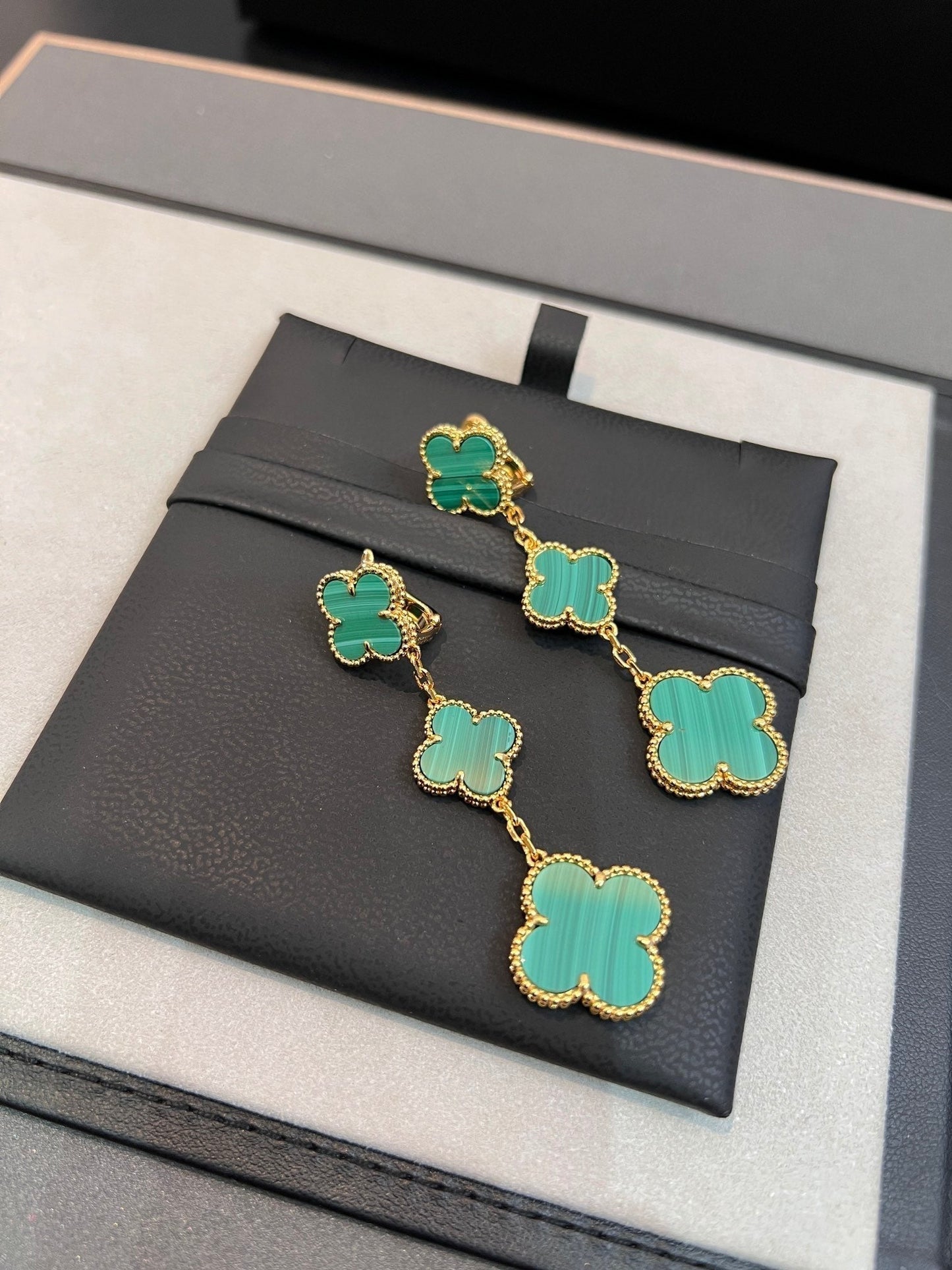 [Elitejewels]CLOVER MALACHITE 3 MOTIFS GOLD