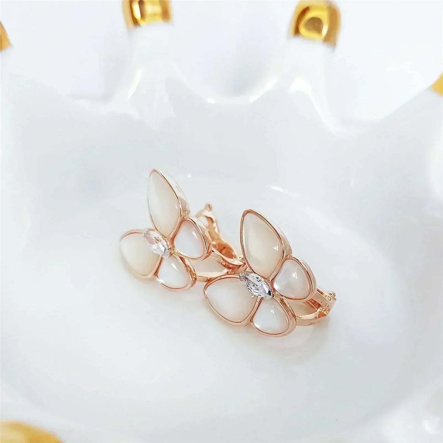 [Elitejewels]BUTTERFLY MOP DIAMOND EARRINGS