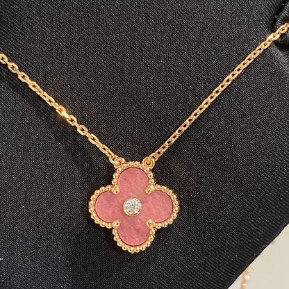 [Elitejewels]CLOVER 15MM DIAMOND RHODONITE NECKLACE