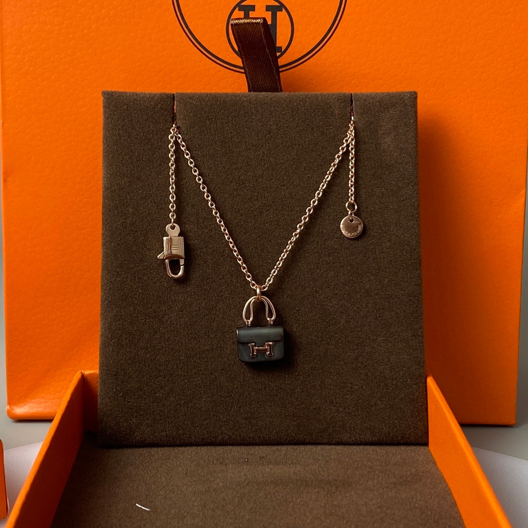 [Everoly JW]CONSTANCE BLACK PEDANT PINK GOLD NECKLACE