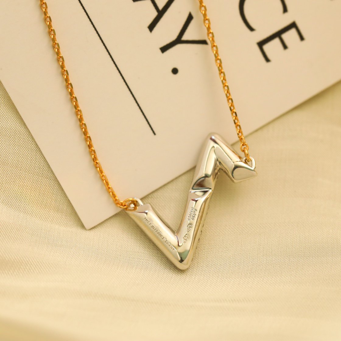 [Elitejewels]VOLT SILVER DIAMOND PEDANT NECKLACE