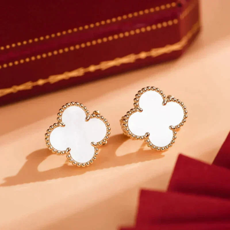 [Elitejewels]CLOVER MEDIUM 1 MOTIFS  WHITE MOP STUD EARRINGS