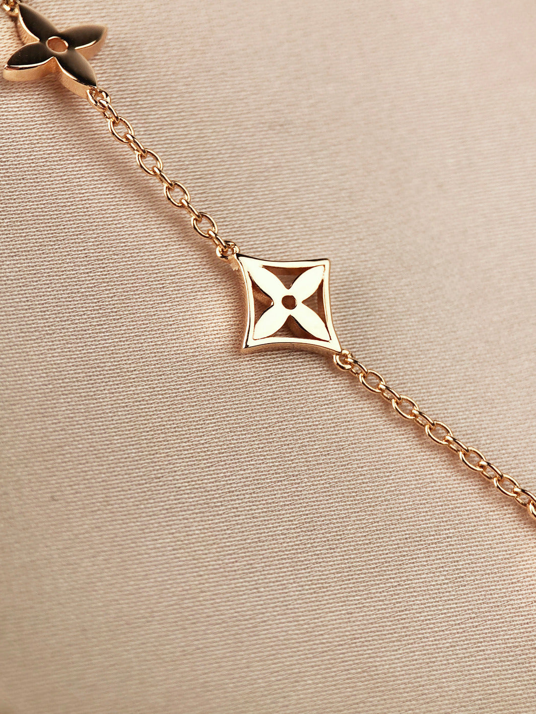[Everoly JW]STAR AND SUN 7 MOTIFS GOLD BRACELET
