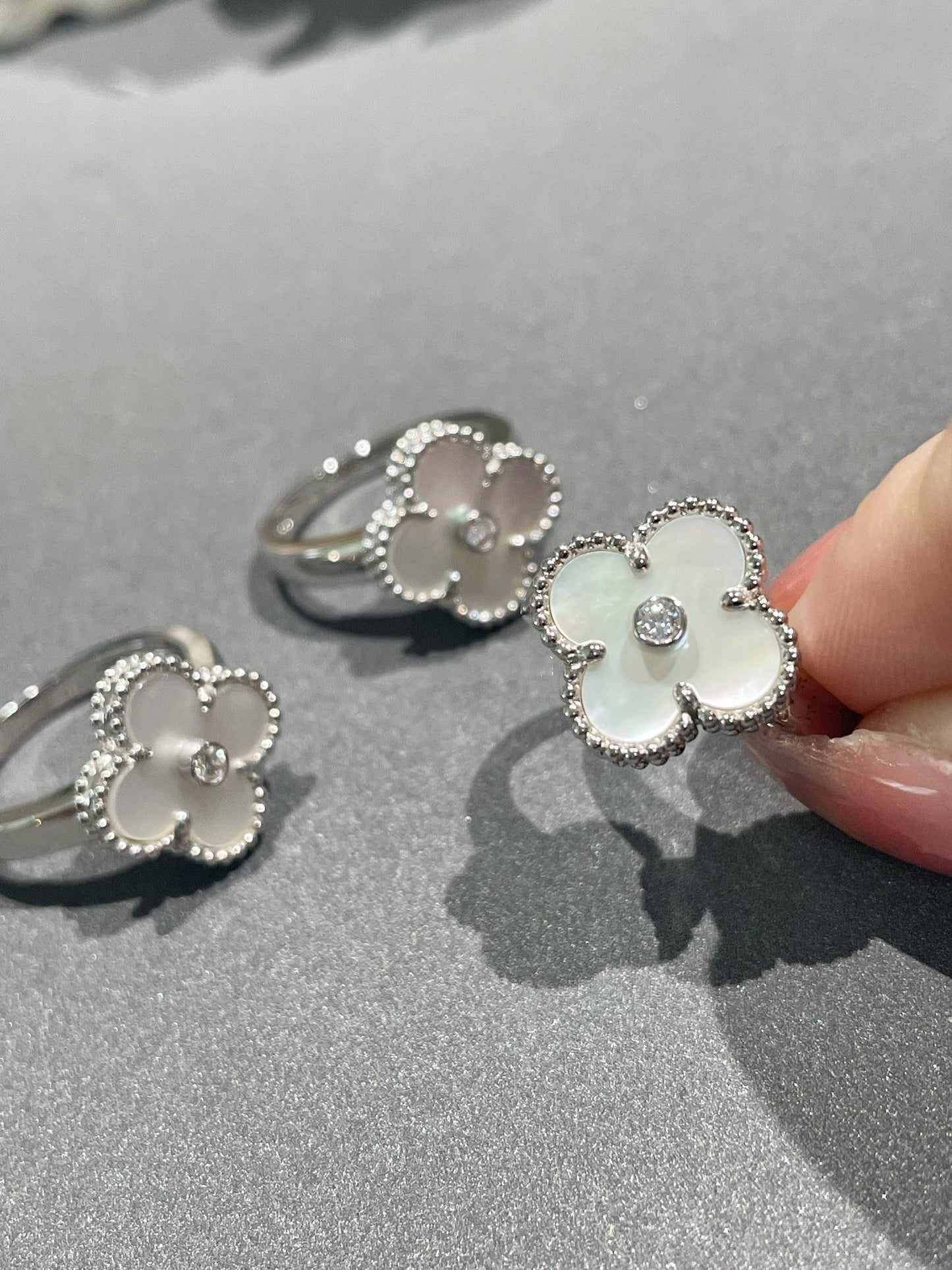 [Elitejewels]CLOVER SILVER MOP DIAMOND RING