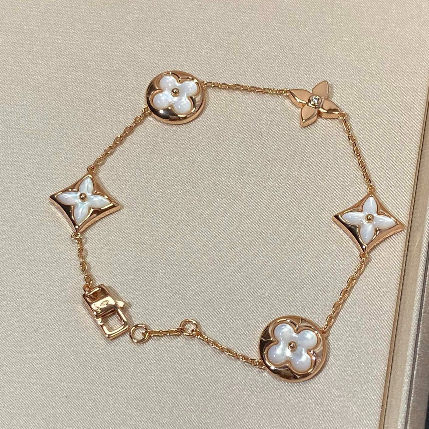 [Everoly JW] Armband mit Stern- und Sonnenmotiv, 5 Mops, Roségold