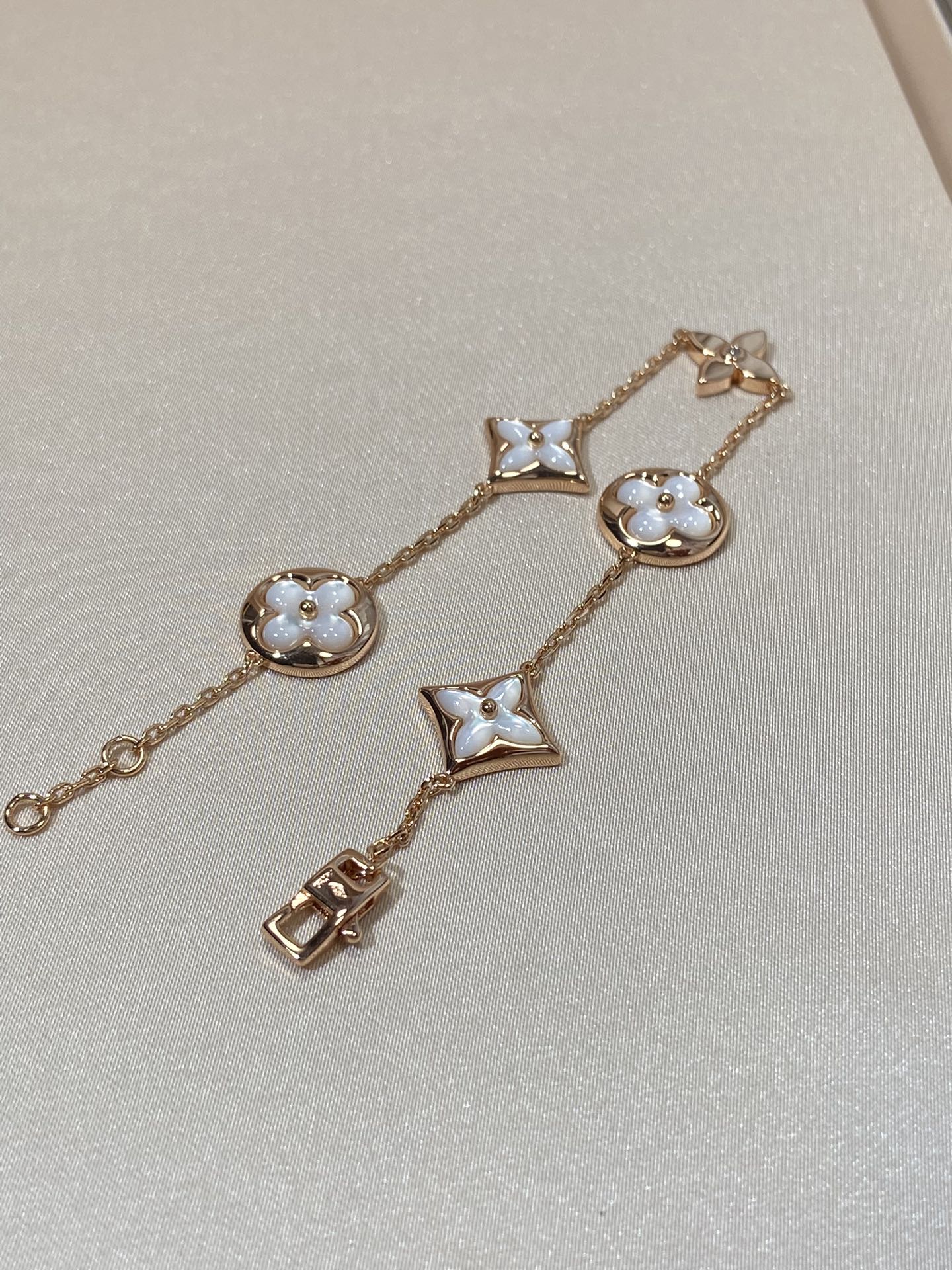 [Everoly JW] Armband mit Stern- und Sonnenmotiv, 5 Mops, Roségold
