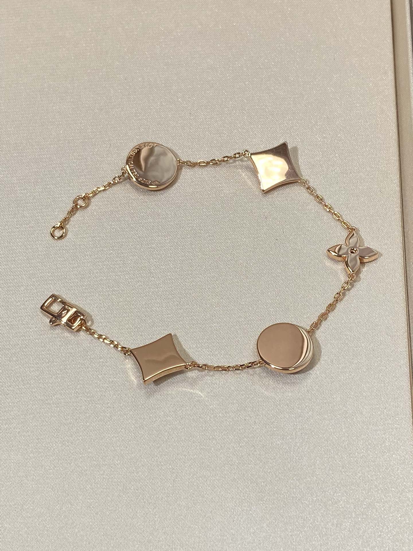 [Everoly JW] Armband mit Stern- und Sonnenmotiv, 5 Mops, Roségold