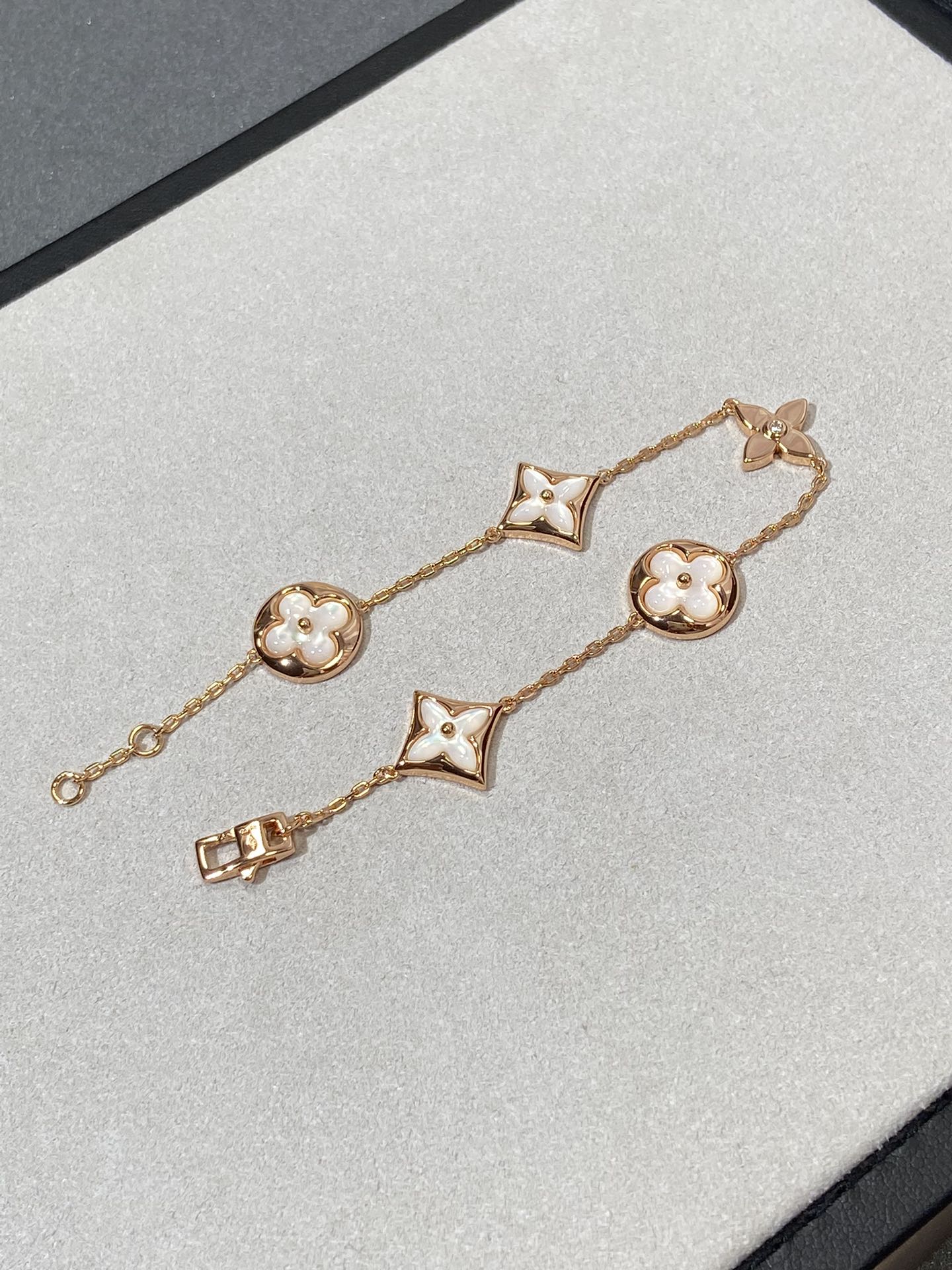 [Everoly JW] Armband mit Stern- und Sonnenmotiv, 5 Mops, Roségold