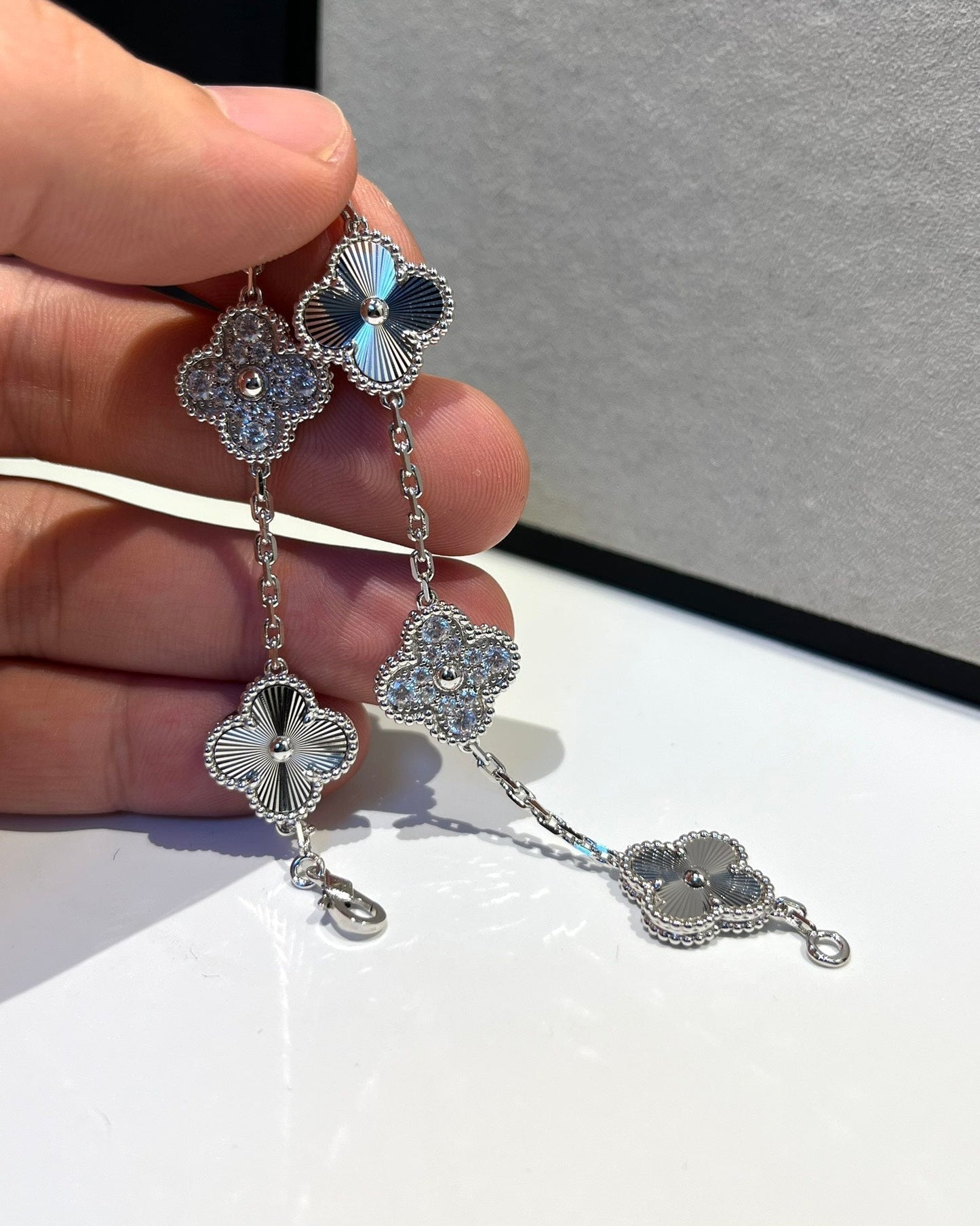 [Everoly JW]  CLOVER 5 MOTIF LASER BRACELET COLLECTION