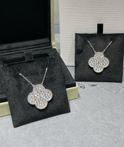 [Elitejewels]CLOVER 25MM LARGE PENDANT DIAMOND PAVED SILVER NECKLACE