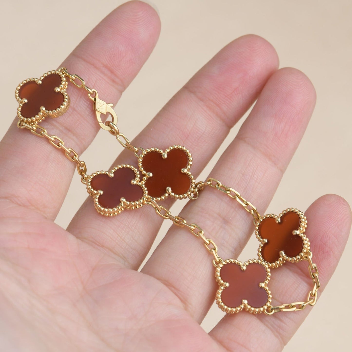 [Elitejewels]CLOVER 5 MOTIFS RED AGATE  BRACELET