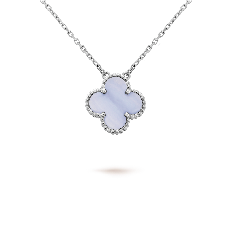 [Elitejewels]CLOVER 15MM BLUE CHALCEDONY NECKLACE SILVER