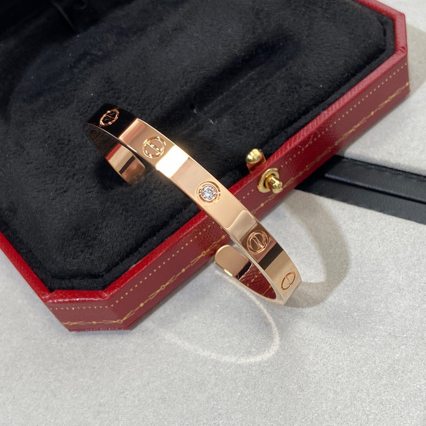 [Everoly JW]LOVE BRACELET 6.1MM 1 DIAMOND OPEN CUFF