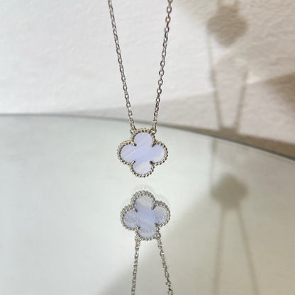 [Elitejewels]CLOVER 15MM BLUE CHALCEDONY NECKLACE SILVER