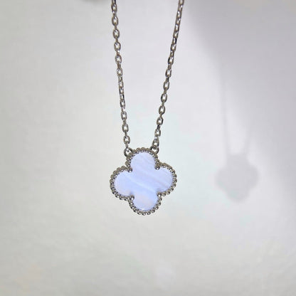 [Elitejewels]CLOVER 15MM BLUE CHALCEDONY NECKLACE SILVER