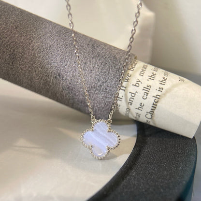 [Elitejewels]CLOVER 15MM BLUE CHALCEDONY NECKLACE SILVER