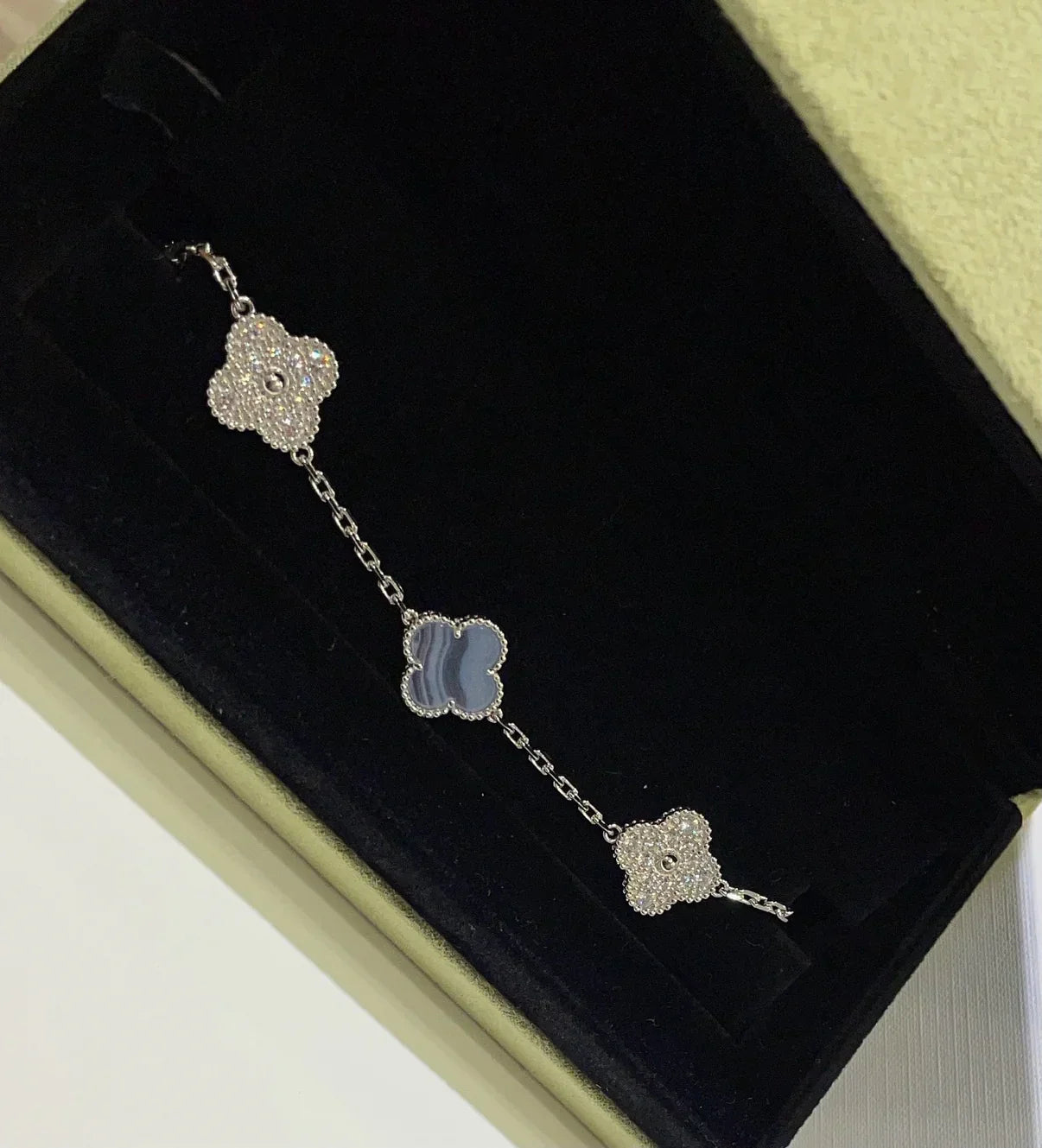 [Everoly JW]  CLOVER 5 MOTIF PURPLE CHALCEDONY BRACELET COLLECTION