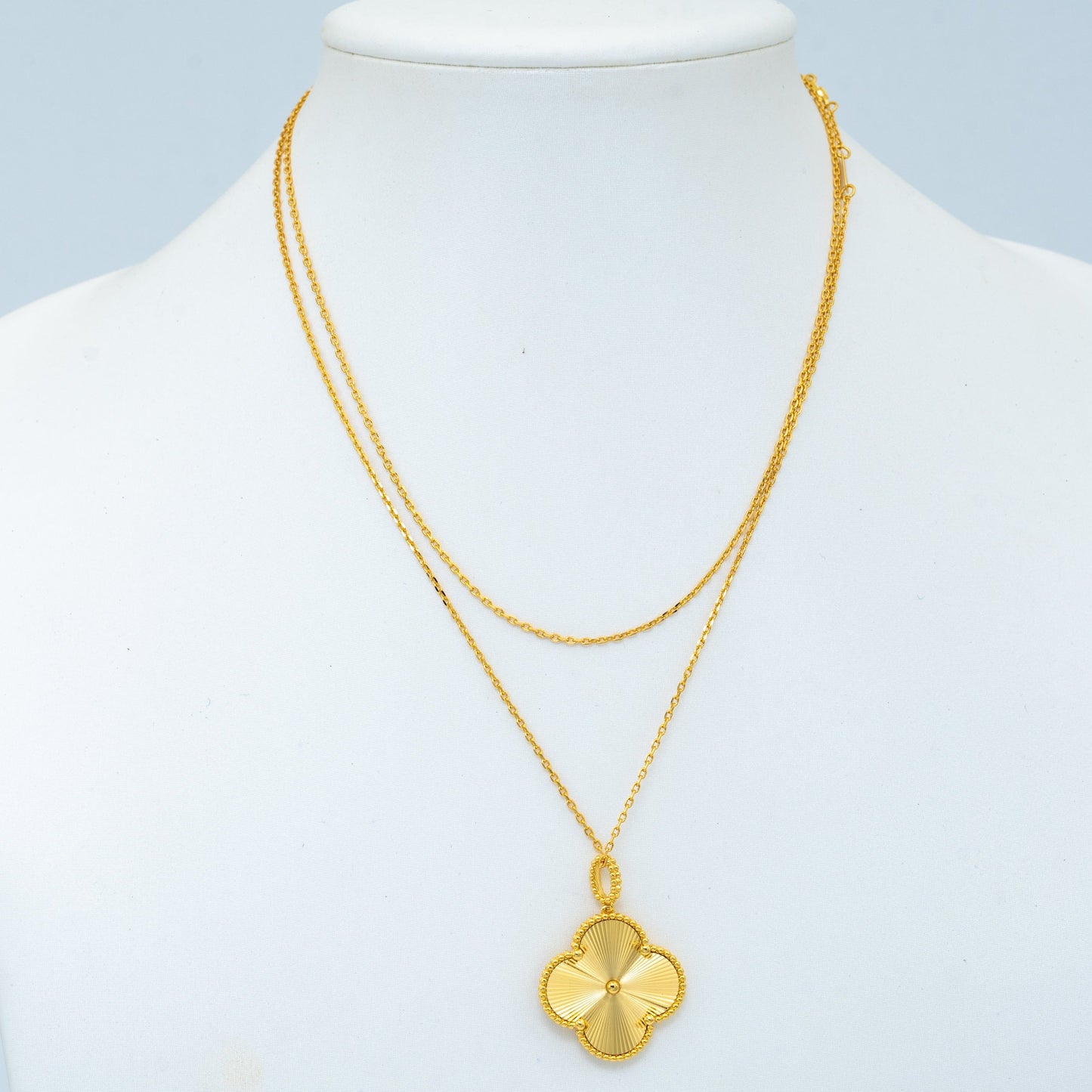 [Elitejewels]CLOVER 25MM PEDANT NECKLACE GOLD