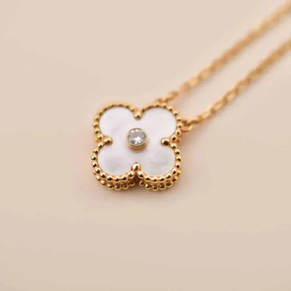 [Elitejewels]CLOVER 15MM DIAMOND WHITE FRITILLARIA NECKLACE