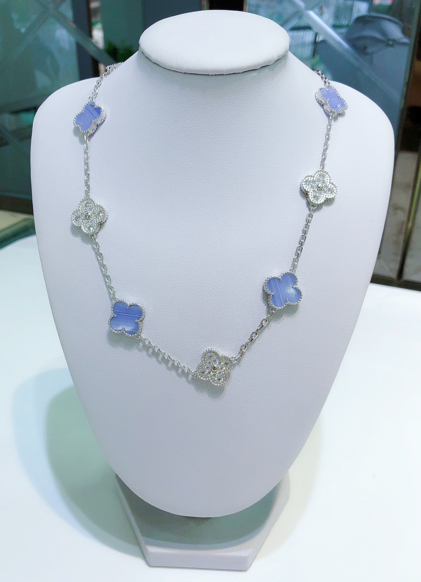 [Elitejewels]CLOVER 10 MOTIFS CHALCEDONY DIAMONDS SILVER NECKLACE